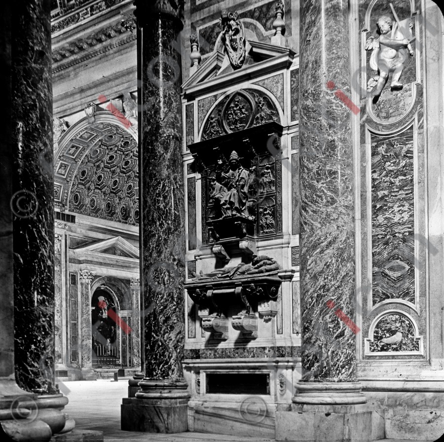 Grabmal Innocens VIII. | Tomb of Innocent VIII - Foto foticon-simon-037-011-sw.jpg | foticon.de - Bilddatenbank für Motive aus Geschichte und Kultur